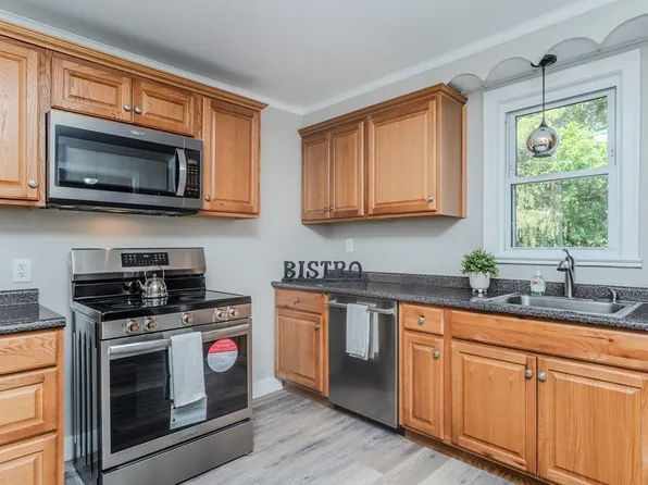 2045 Calkins Rd, Palmer, MA 01069