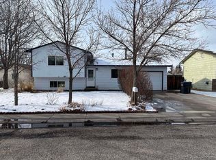 822 Cottonwood Dr, Cheyenne, WY 82001