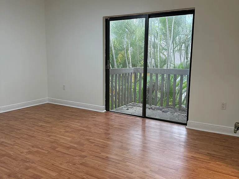 10532 SW 112th Ave — Photo 8