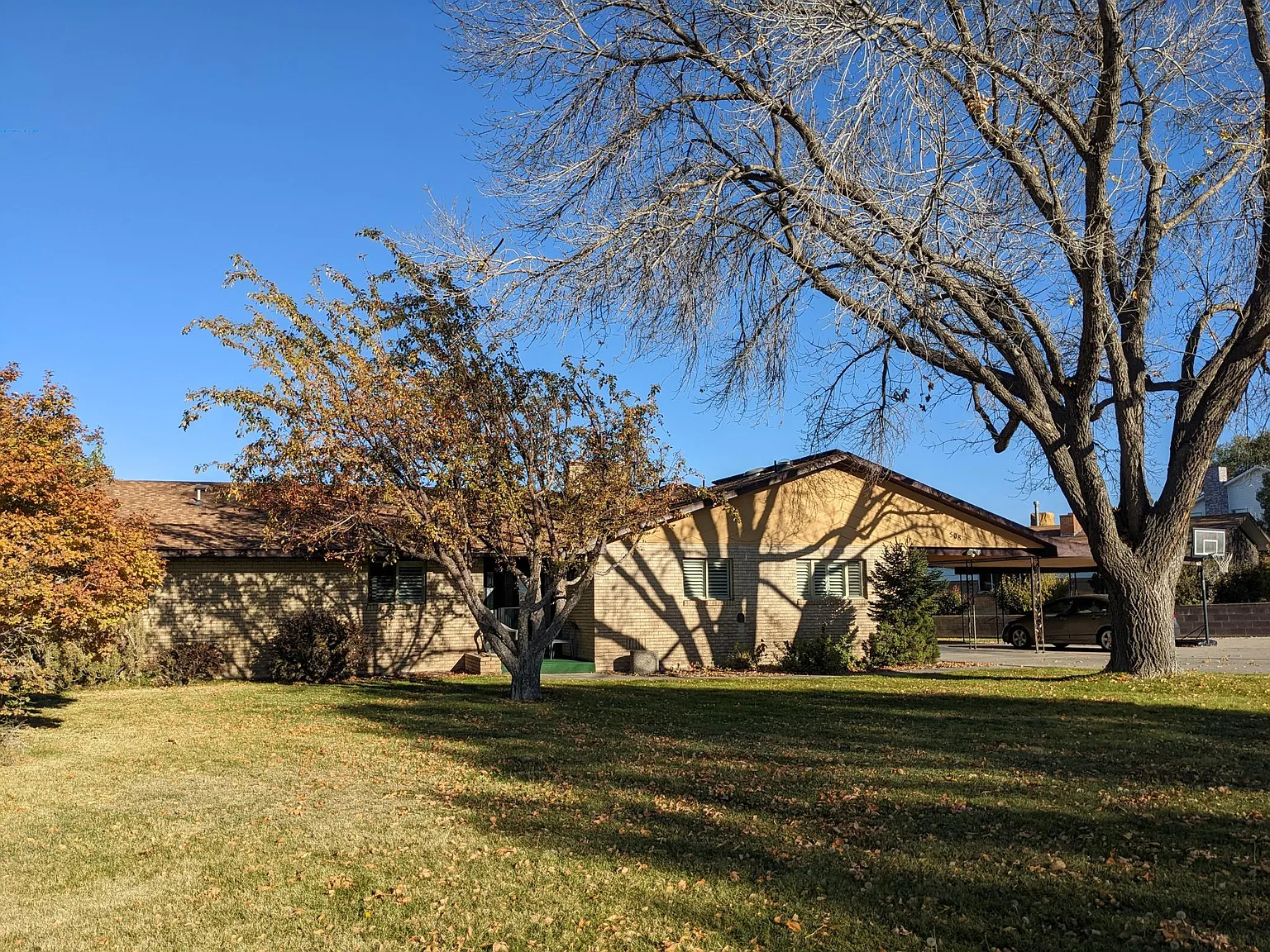 3 bed, 2600 sqft, $2,350 — Photo 2