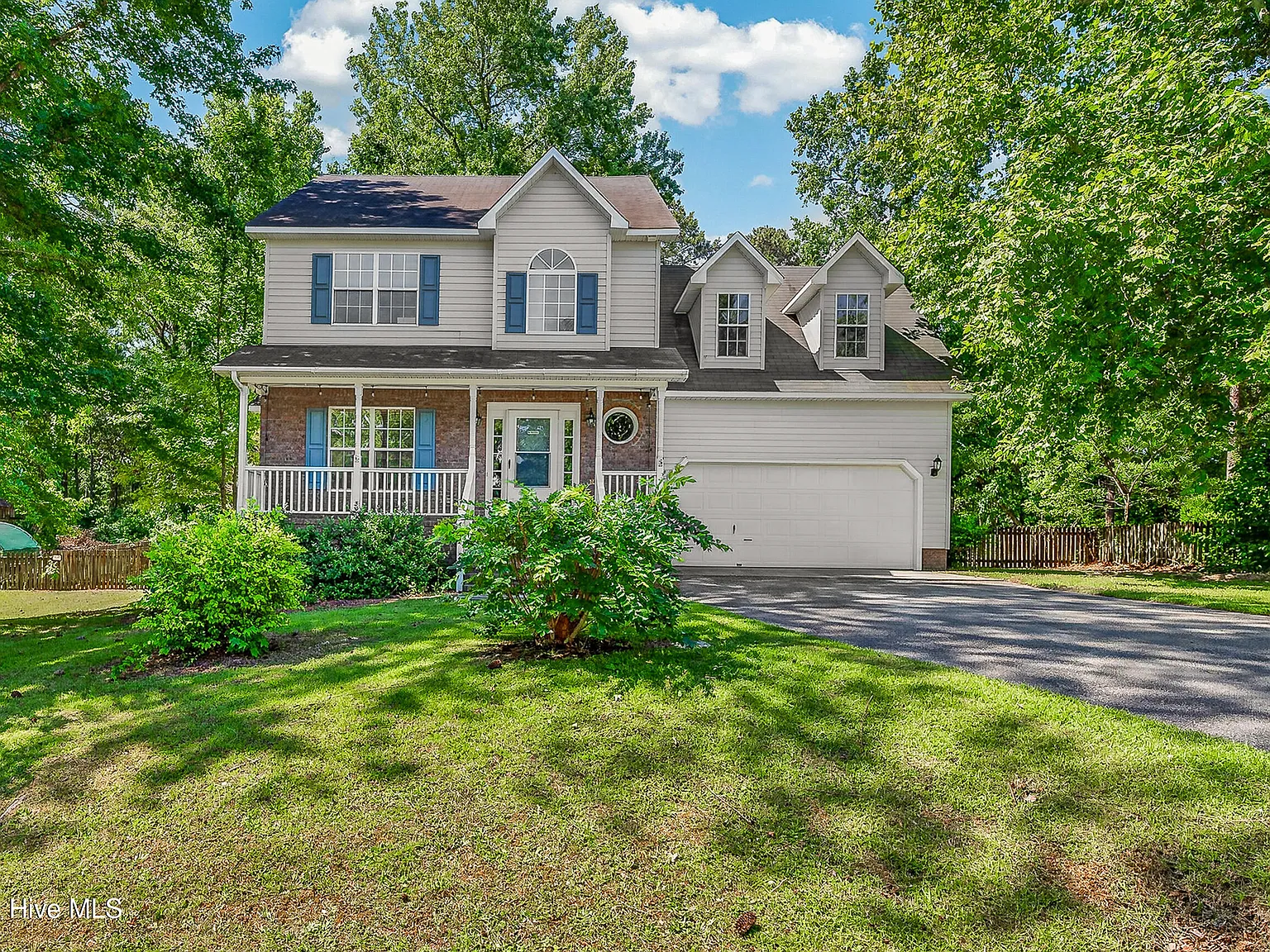 4 bed, 2.5 bath, $1,950 — Photo 1