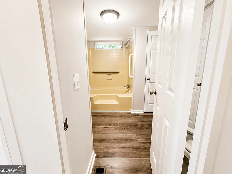 380 Browns Rd — Photo 11