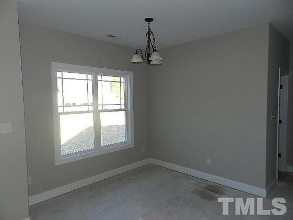5th image of 52 Breadnut Dr