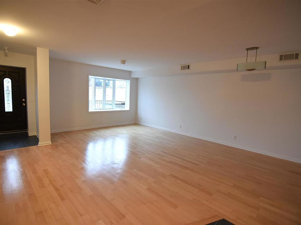 1st image of 2607 E 12th St #2