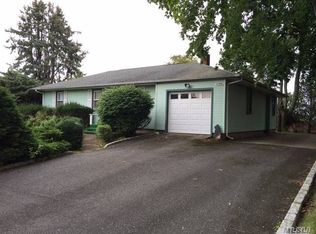 68000 Main Rd, Greenport, NY 11944