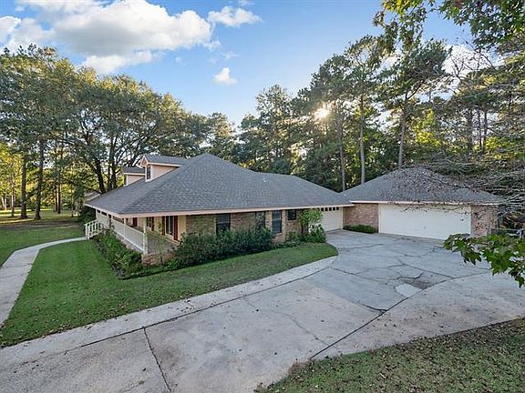 3rd image of 812 Pine Alley Dr