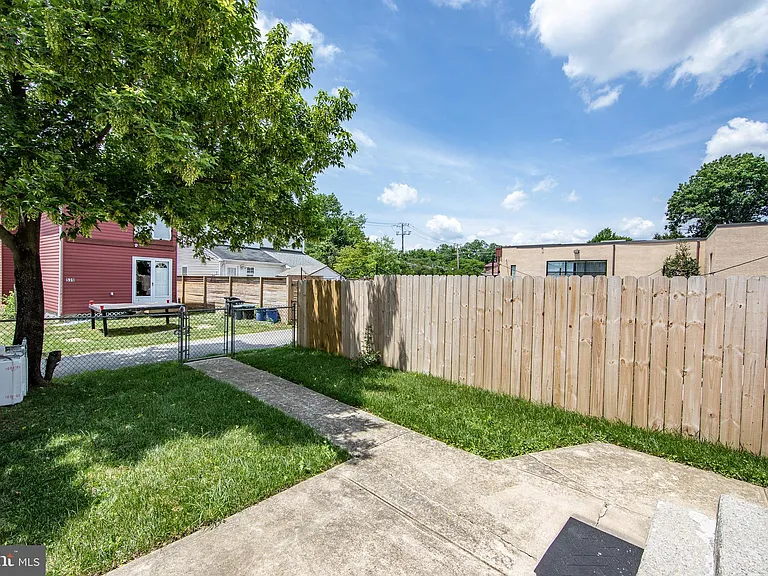540 S Adams St — Photo 15