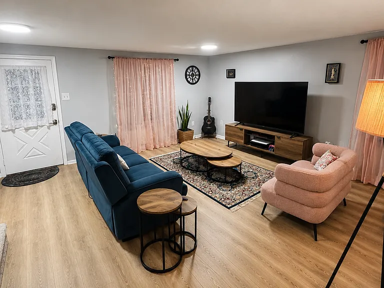 1427 Sedum Sq — Photo 3