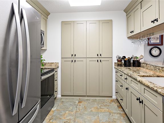 2nd image of 27 Plantation Dr APT 201