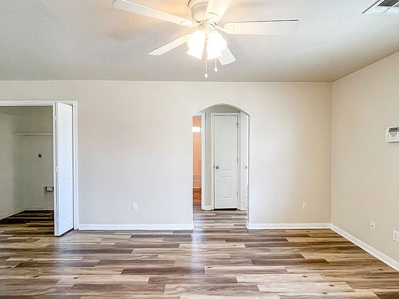 3rd image of 417 Brittney Way APT D