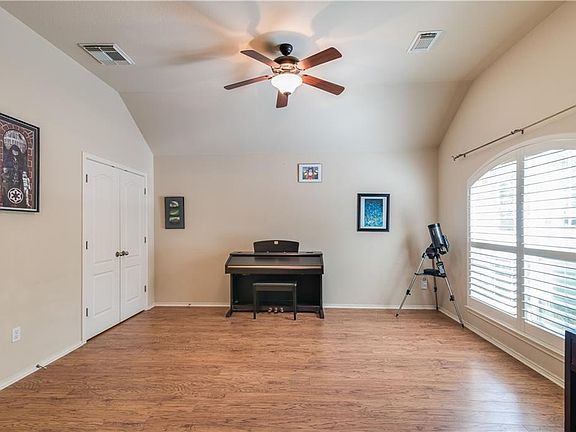 4th image of 10908 Sky Rock Dr