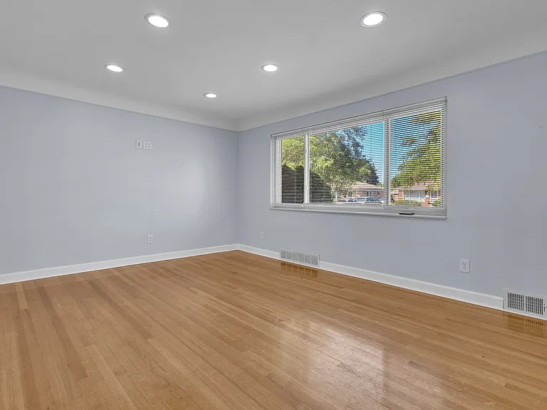 8484 Berwyn St — Photo 26