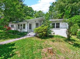 411 Hillcrest Cir, Hendersonville, NC 28792