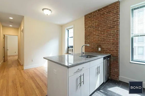 Rented by Bond New York | media 35