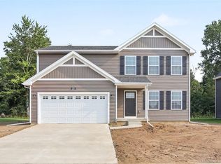 221 Wildflower Dr, Hillsdale, MI 49242