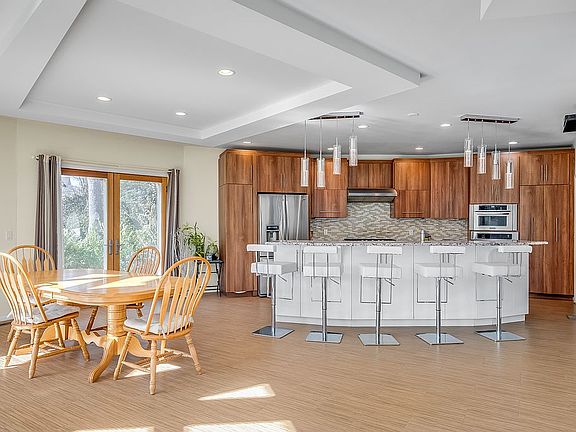 4th image of 39 Hill Dr