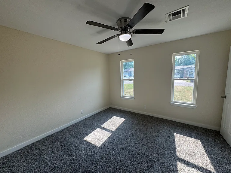 203 Debbie Ln — Photo 10
