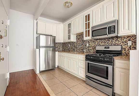 4th image of 11 E 127th St APT 2