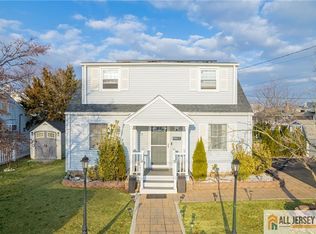 75 Shoreland Cir, Laurence Harbor, NJ