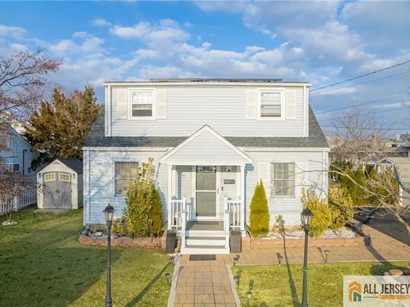 75 Shoreland Cir, Laurence Harbor, NJ 08879