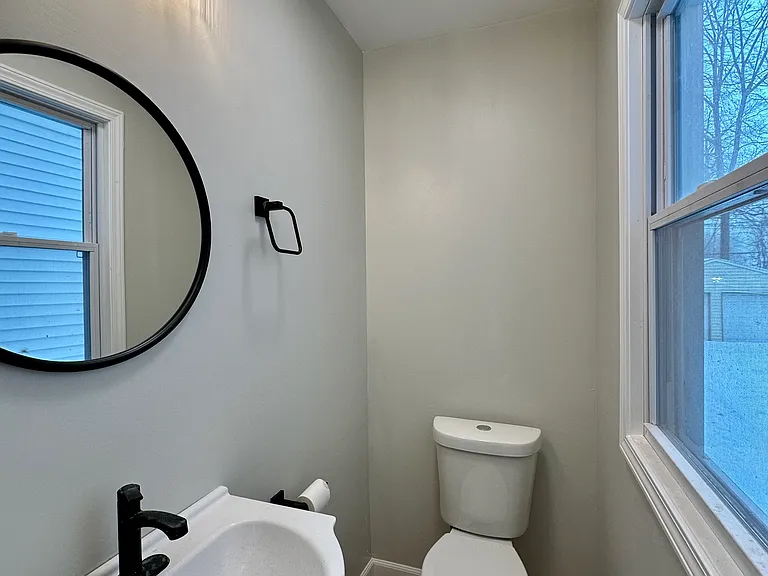 18 Congress Ave — Photo 11