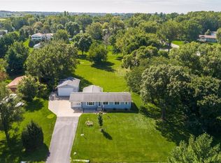 6805 N Glen Dr, Palo, IA 52324