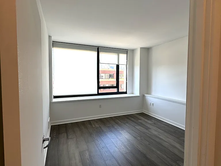 260 King St #809 — Photo 14