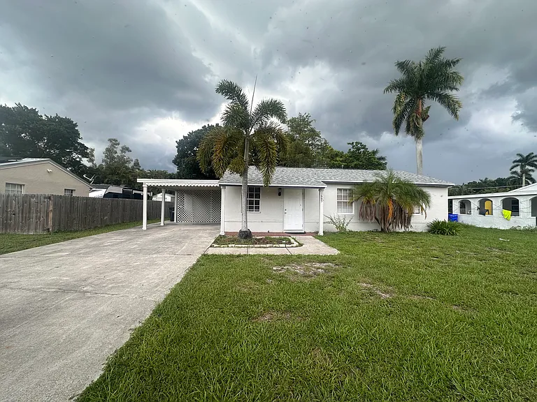 1665 Moreno Ave — Photo 3