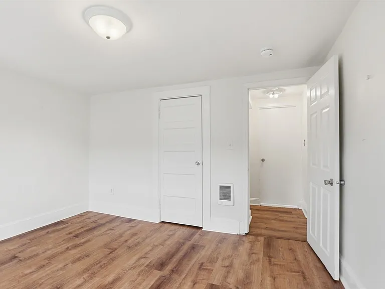 121 Glendale St #3 — Photo 15