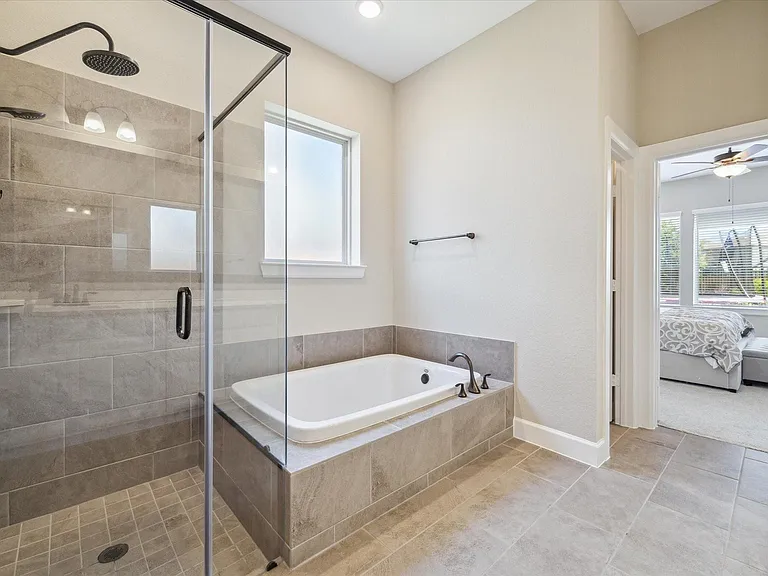 11718 Lost Maples Springs Dr — Photo 25
