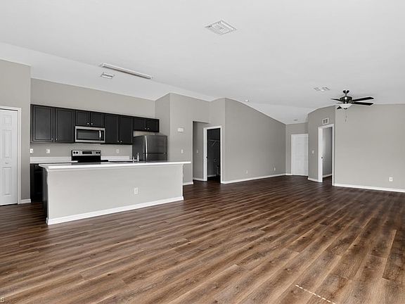 4th image of 3911 14th ST SW