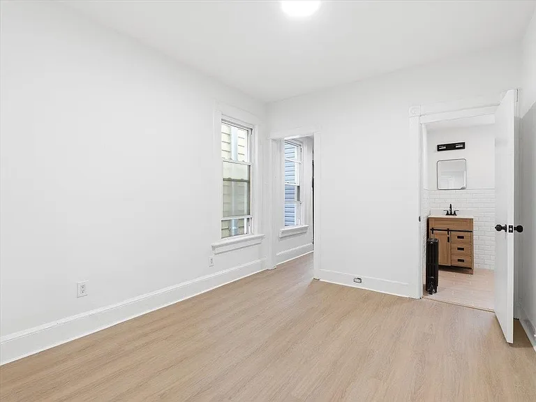 39 Winfield Ave — Photo 10