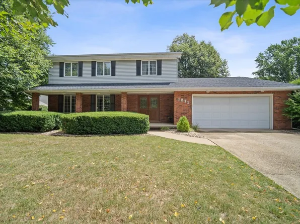 1211 Nicki Dr, Bloomington, IL 61704