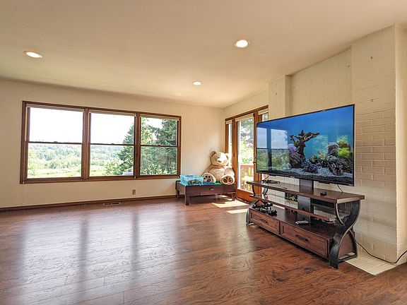 4th image of 10909 SE 23rd St