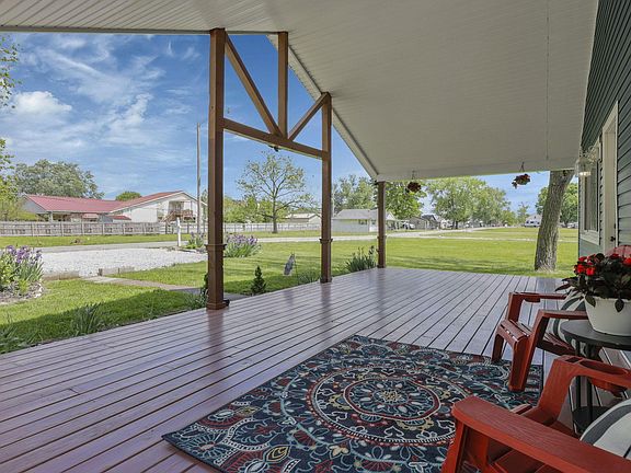 4th image of 1101 Meadow Ln