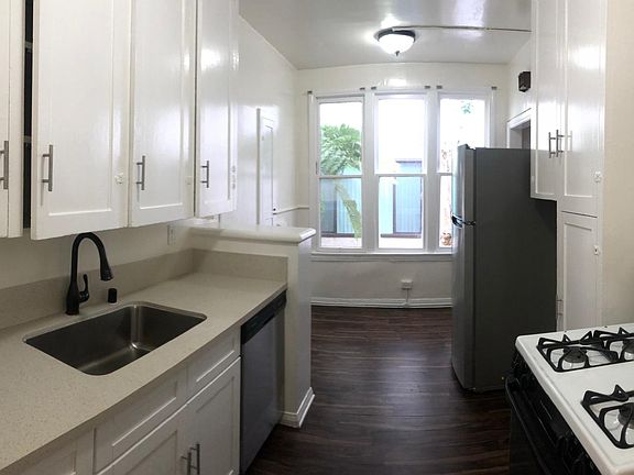 3rd image of 1148 1/2 S Clark Dr