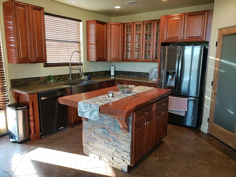 2296 Holly Dr — Photo 7