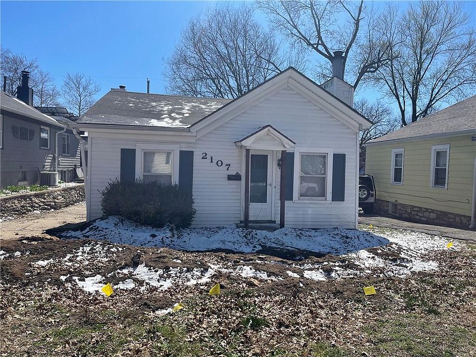 1st image of 2107 W 48th St