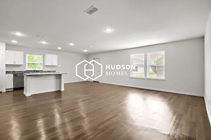 313 Bounding Main St — Photo 6
