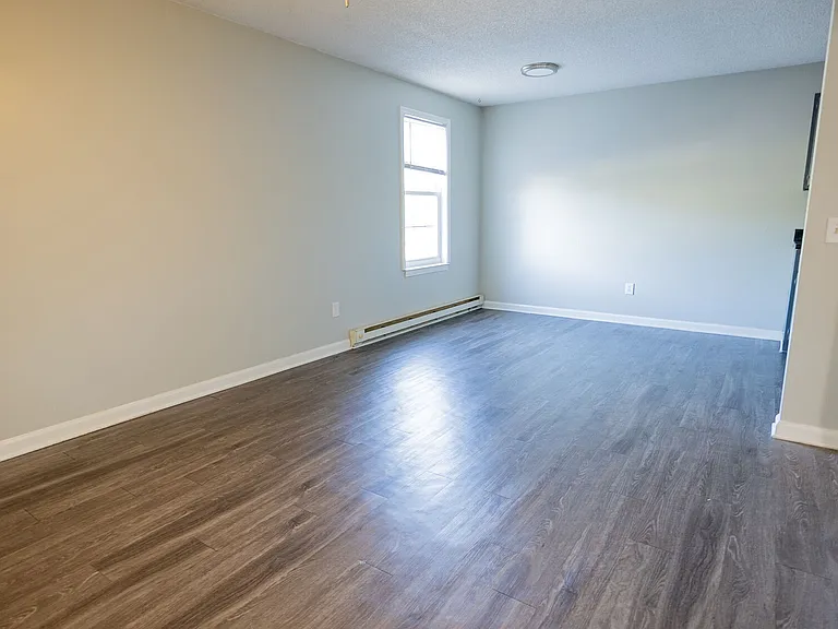 Willow Tree Apartments — Photo 6
