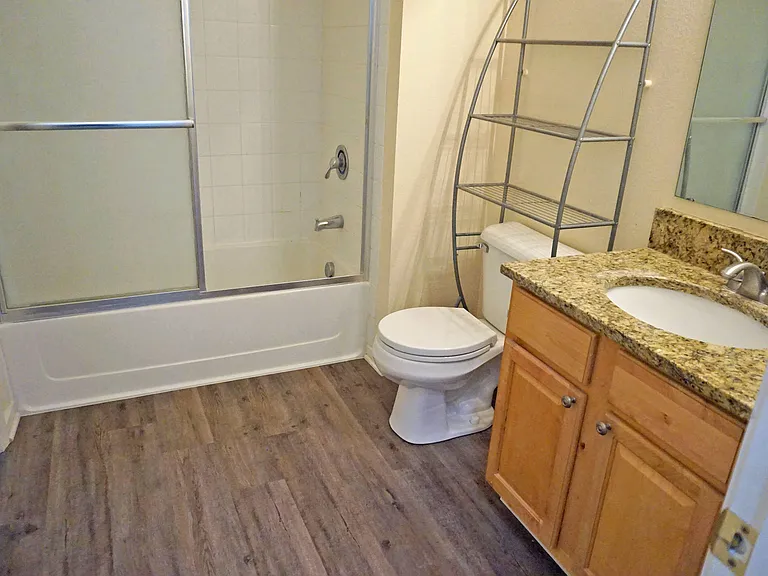 12914 University Cres #2B — Photo 13
