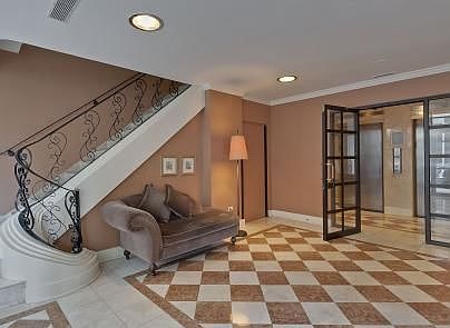 33 East Cedar lobby