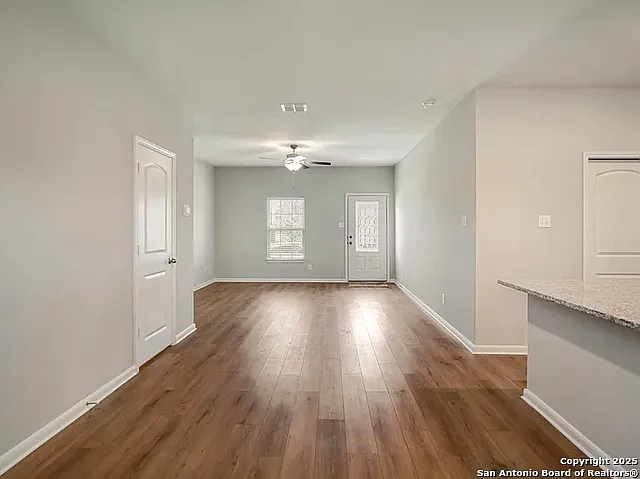 3 bed, 2.5 bath, 1414 sqft, $1,695 — Photo 3