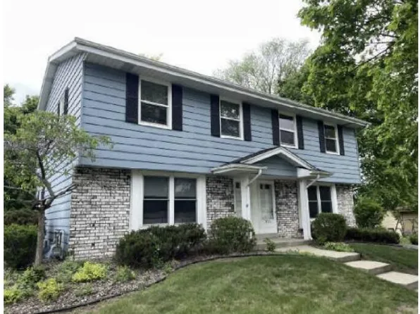 2129 Kilps Dr, Waukesha, WI 53188