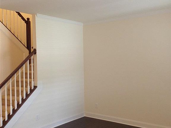2nd image of 102 Willow View Ln