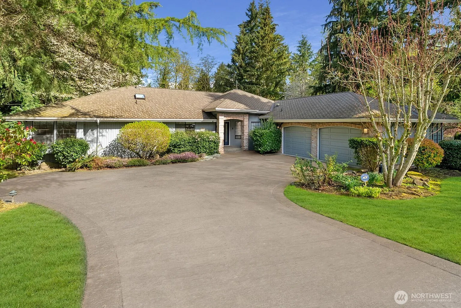 2301 Manito Court NE photo 1
