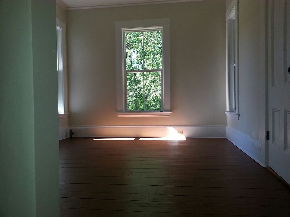 1st image of 90 Stroudwater St APT 2