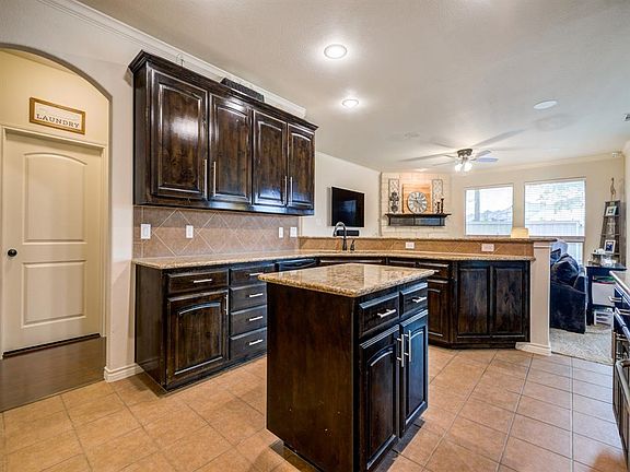 4th image of 1233 Lone Pine Dr