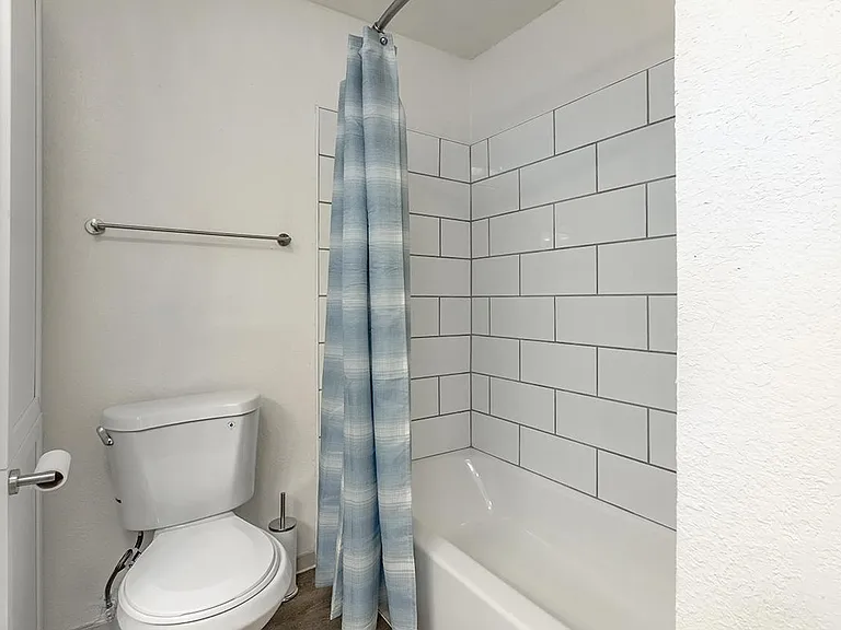 1306 N Main St — Photo 3