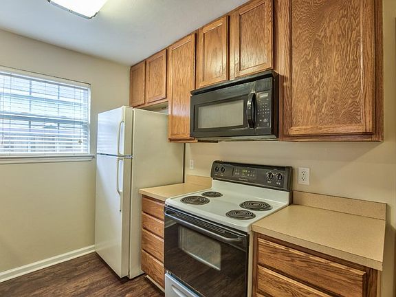 2nd image of 226 Columbia Dr APT 15